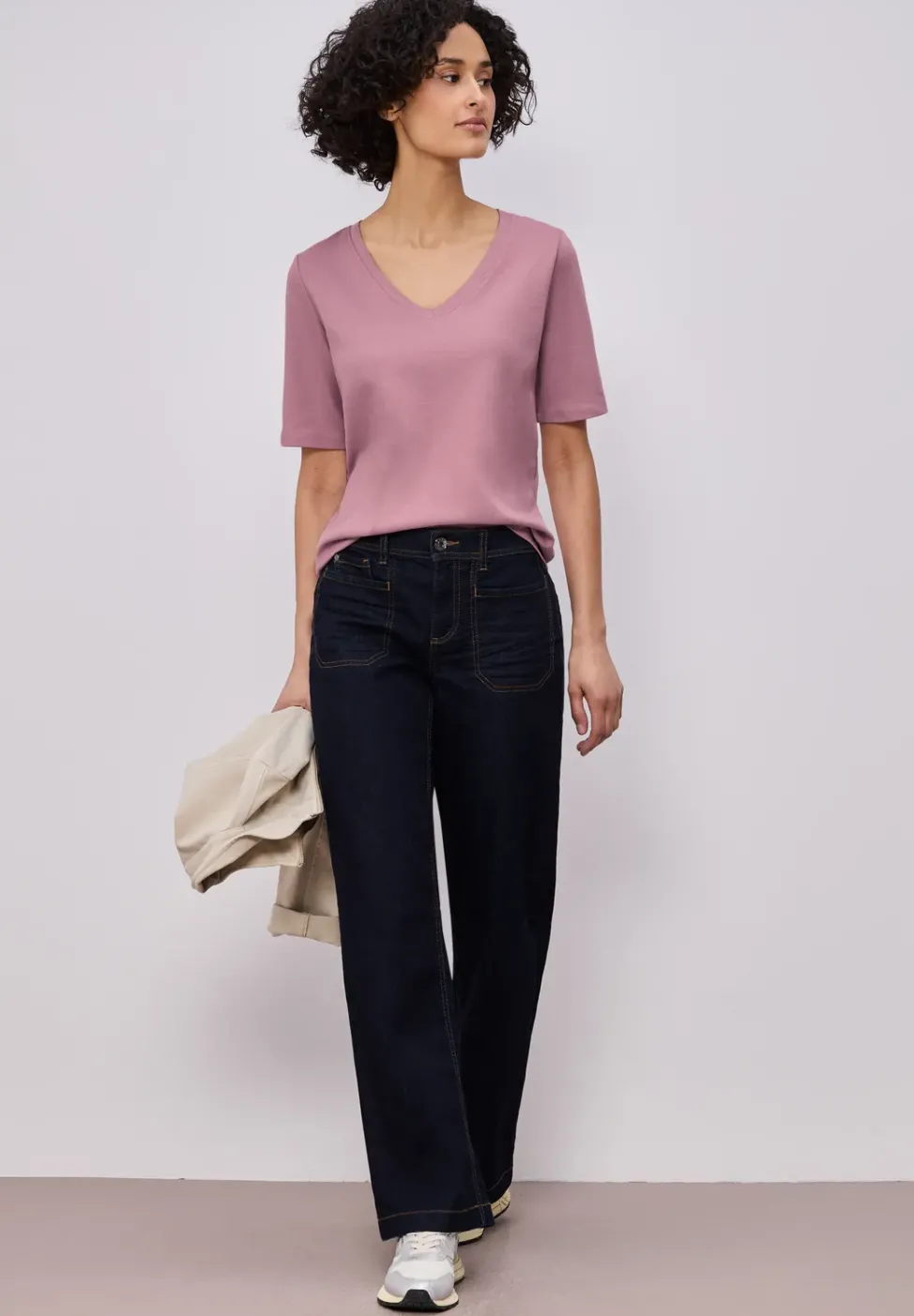 Basic T-Shirt mit V-Neck in Unifarbe
