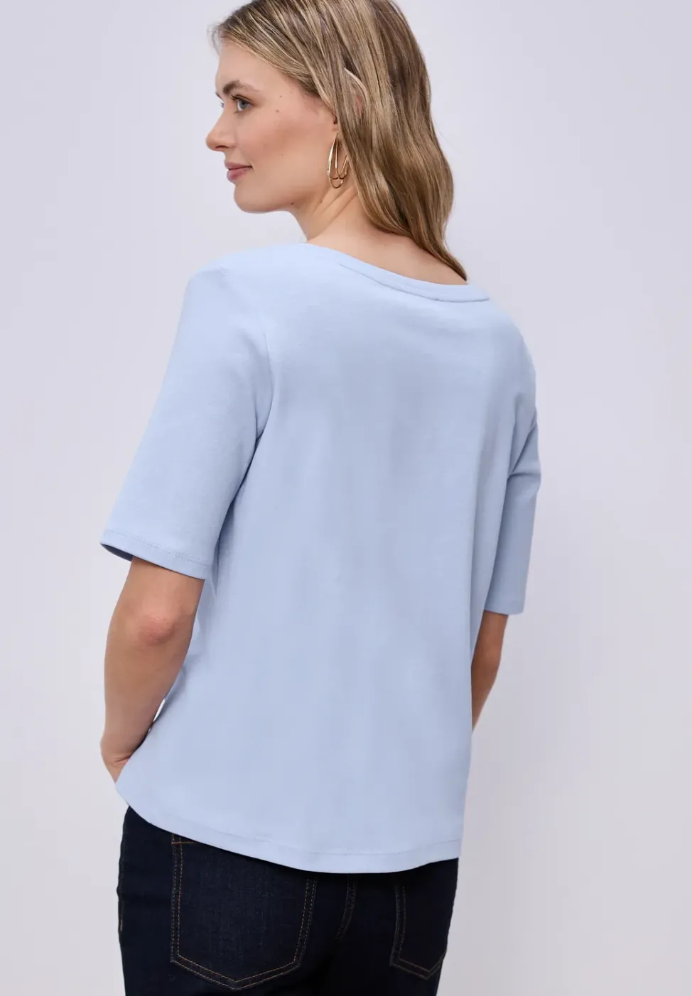 Basic T-Shirt mit V-Neck in Unifarbe