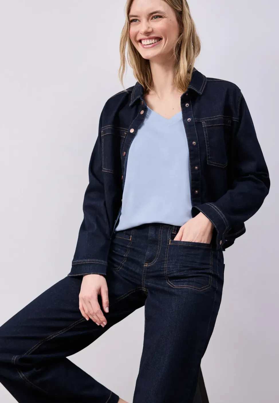 Basic T-Shirt mit V-Neck in Unifarbe