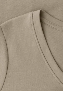 Basic T-Shirt mit V-Neck in Unifarbe