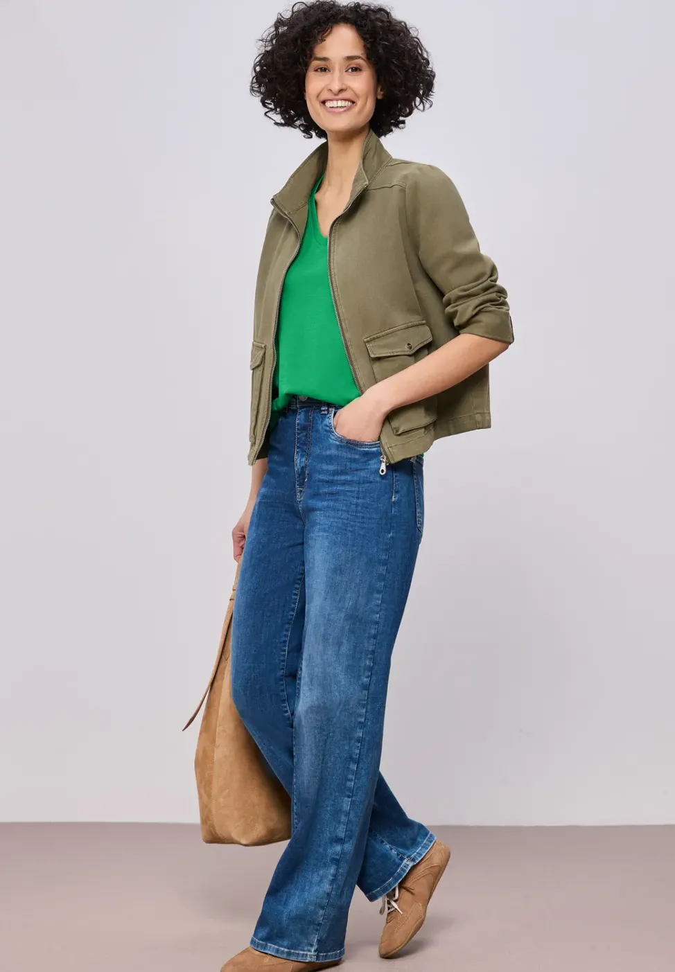 Basic T-Shirt mit V-Neck in Unifarbe