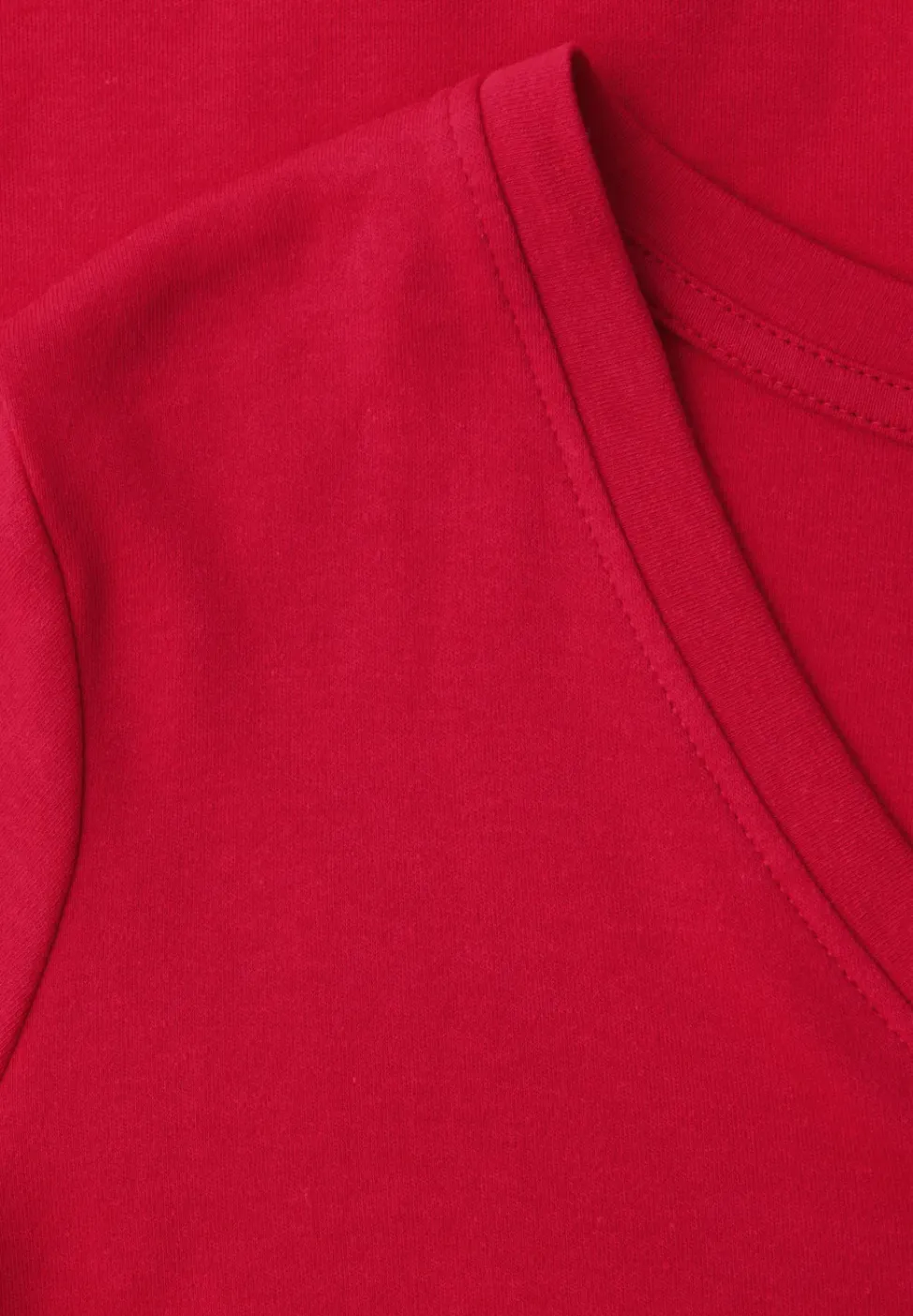 Basic T-Shirt mit V-Neck in Unifarbe