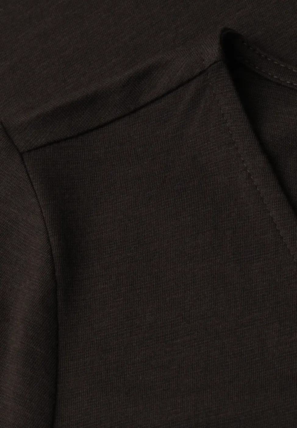 Basic T-Shirt mit V-Neck in Unifarbe