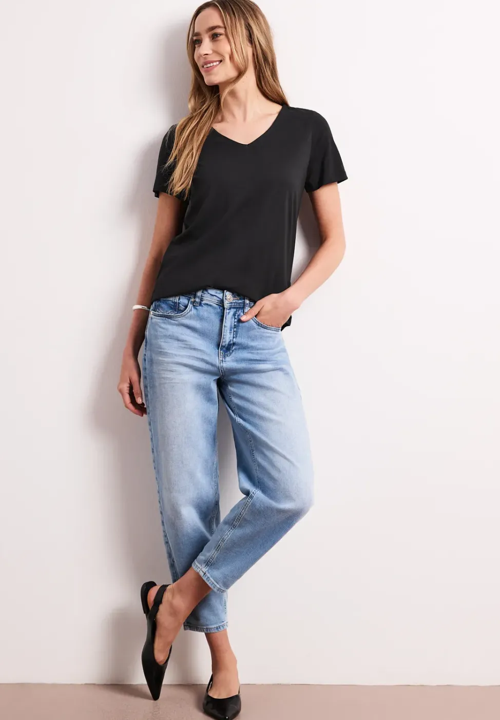 Basic T-Shirt mit V-Neck in Unifarbe