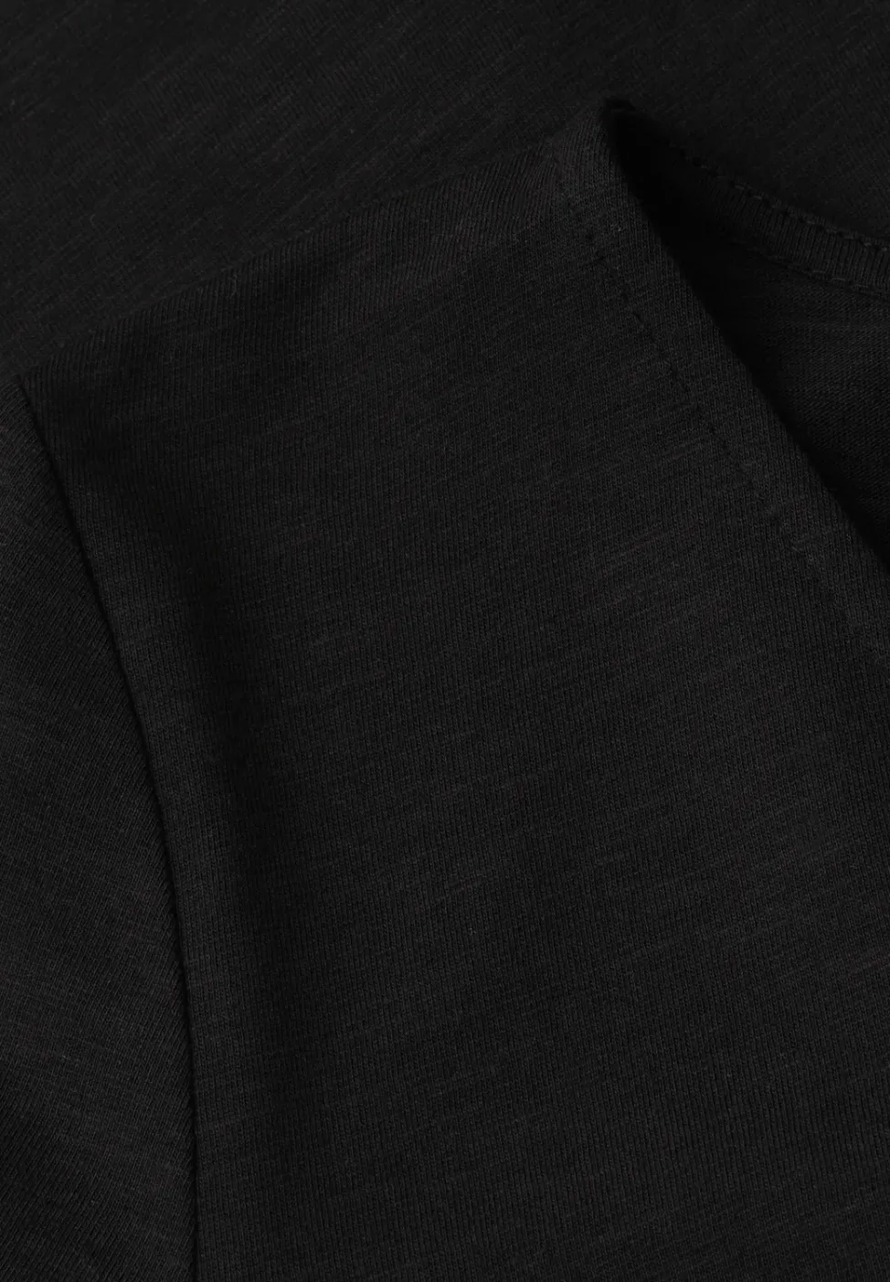 Basic T-Shirt mit V-Neck in Unifarbe