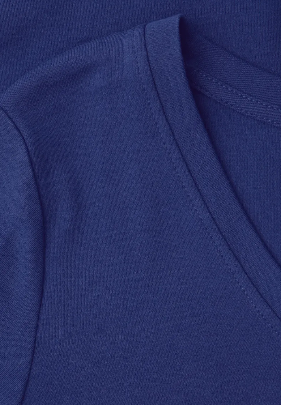 Basic T-Shirt mit V-Neck in Unifarbe