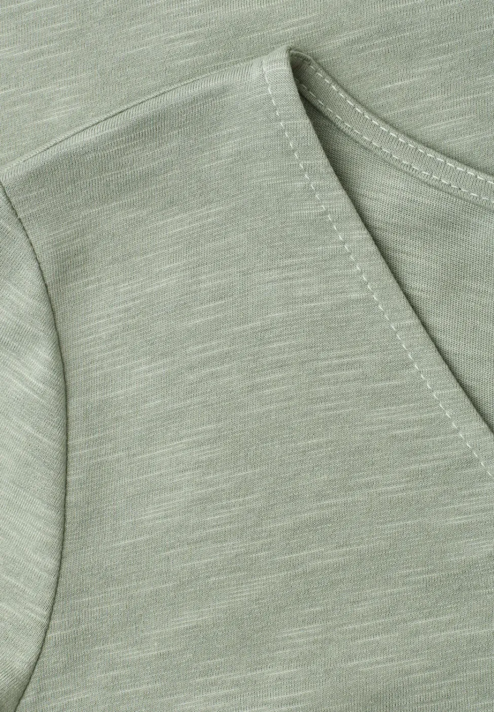 Basic T-Shirt mit V-Neck in Unifarbe