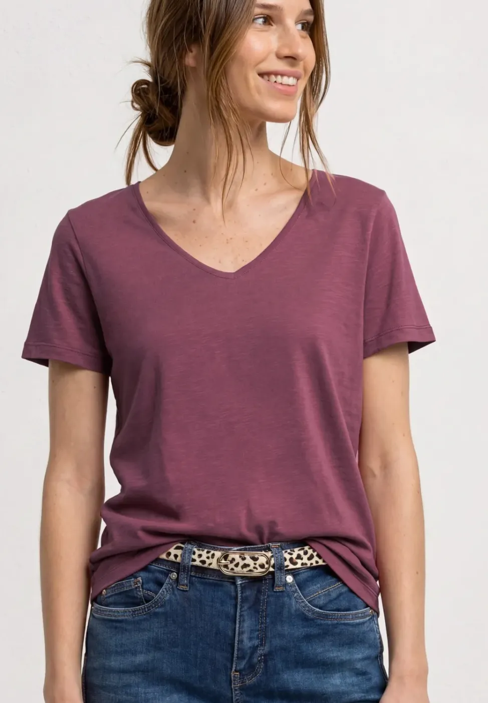 Basic T-Shirt mit V-Neck in Unifarbe
