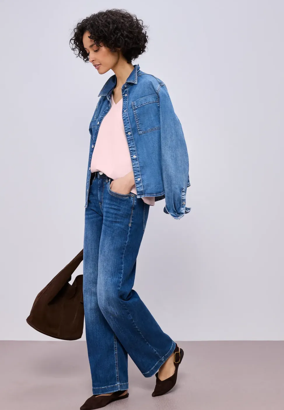 Basic T-Shirt mit V-Neck in Unifarbe