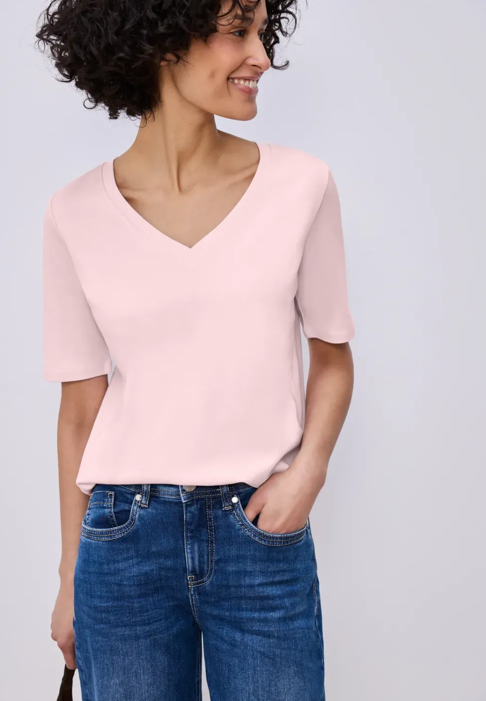 Basic T-Shirt mit V-Neck in Unifarbe