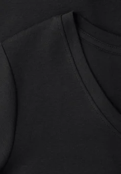 Basic T-Shirt mit V-Neck in Unifarbe