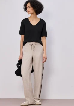Basic T-Shirt mit V-Neck in Unifarbe