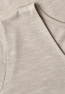 Basic T-Shirt mit V-Neck in Unifarbe