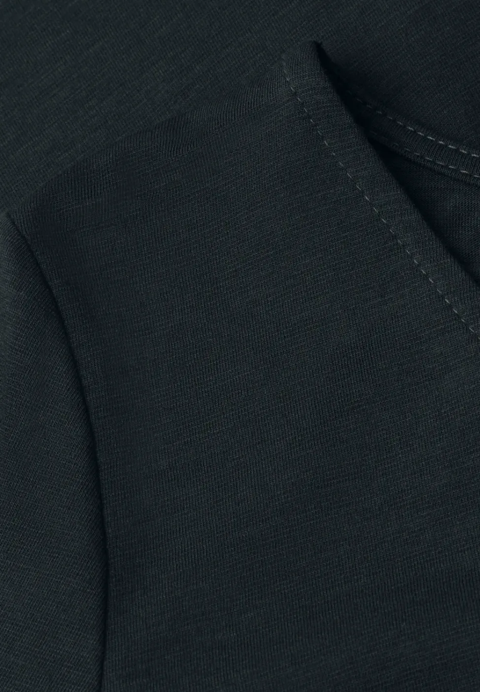 Basic T-Shirt mit V-Neck in Unifarbe