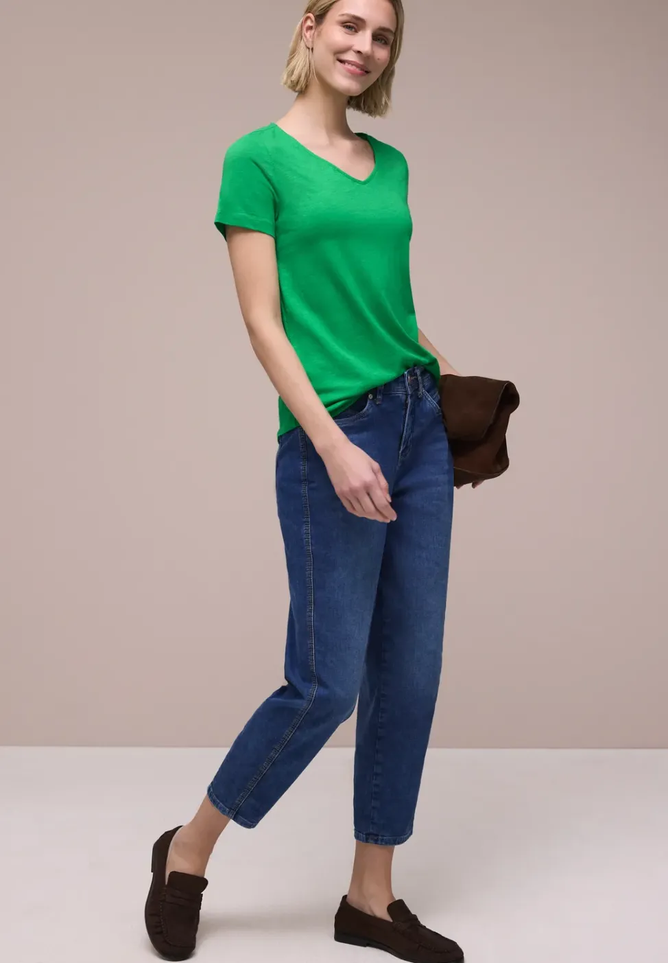 Basic T-Shirt mit V-Neck in Unifarbe