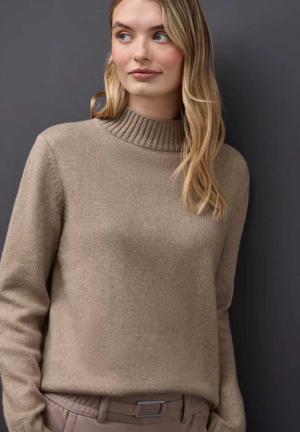 Basic Turtleneck Pullover