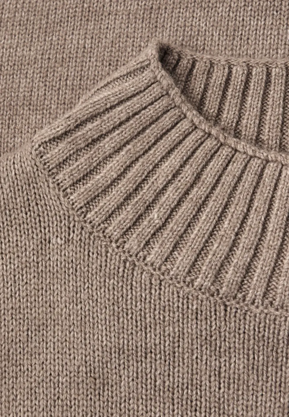Basic Turtleneck Pullover