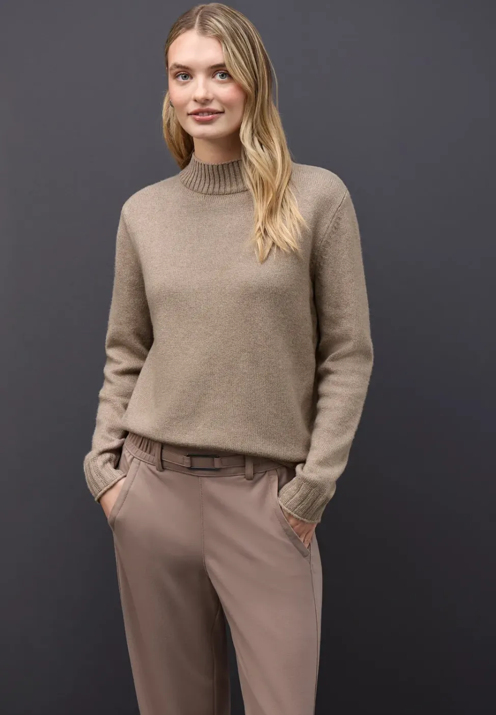 Basic Turtleneck Pullover