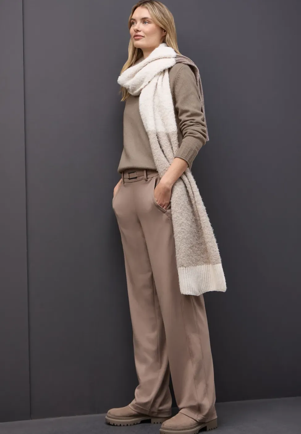 Basic Turtleneck Pullover