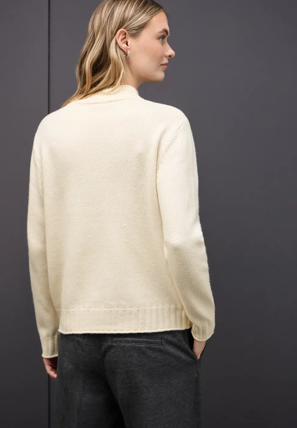 Basic Turtleneck Pullover