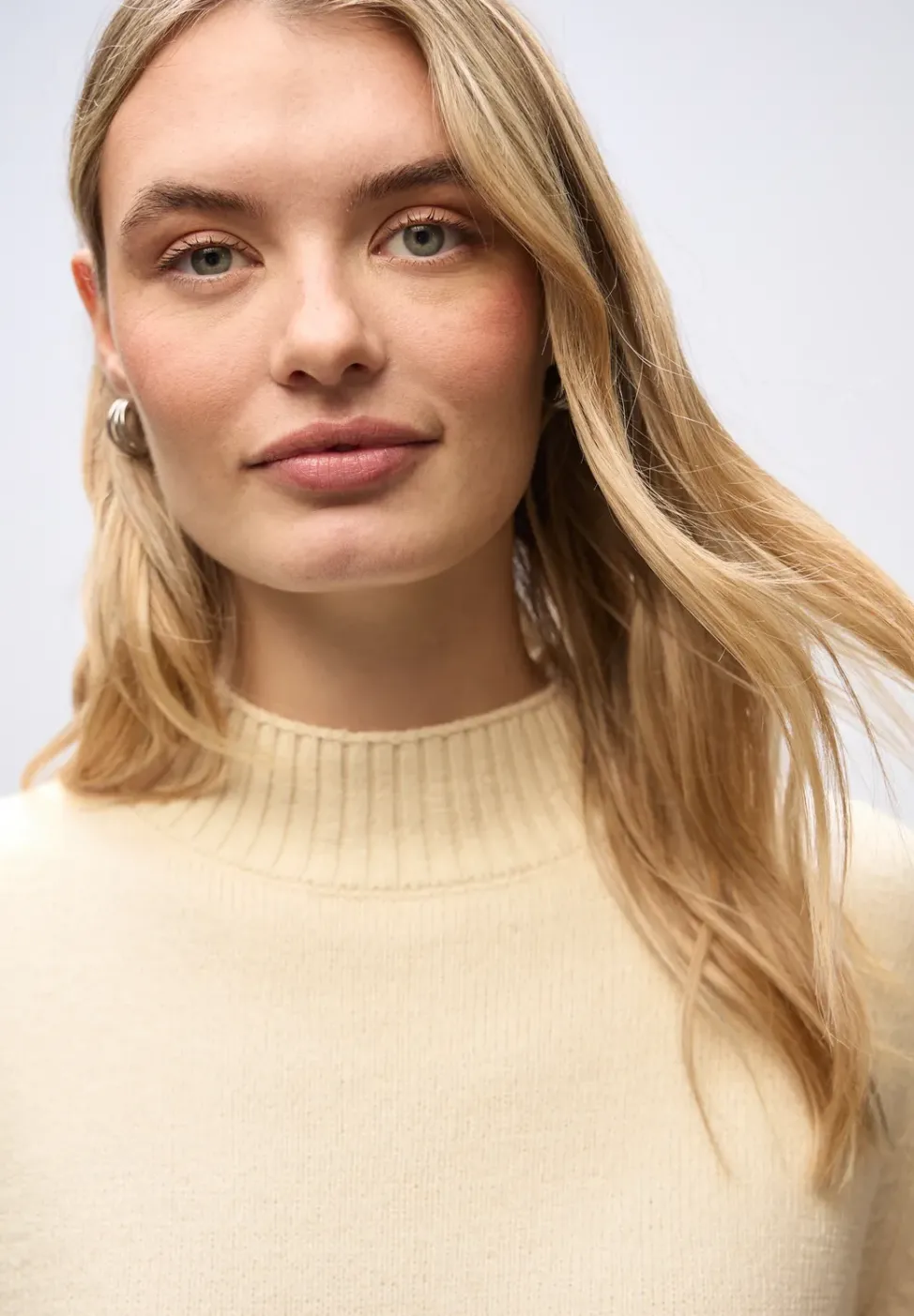 Basic Turtleneck Pullover