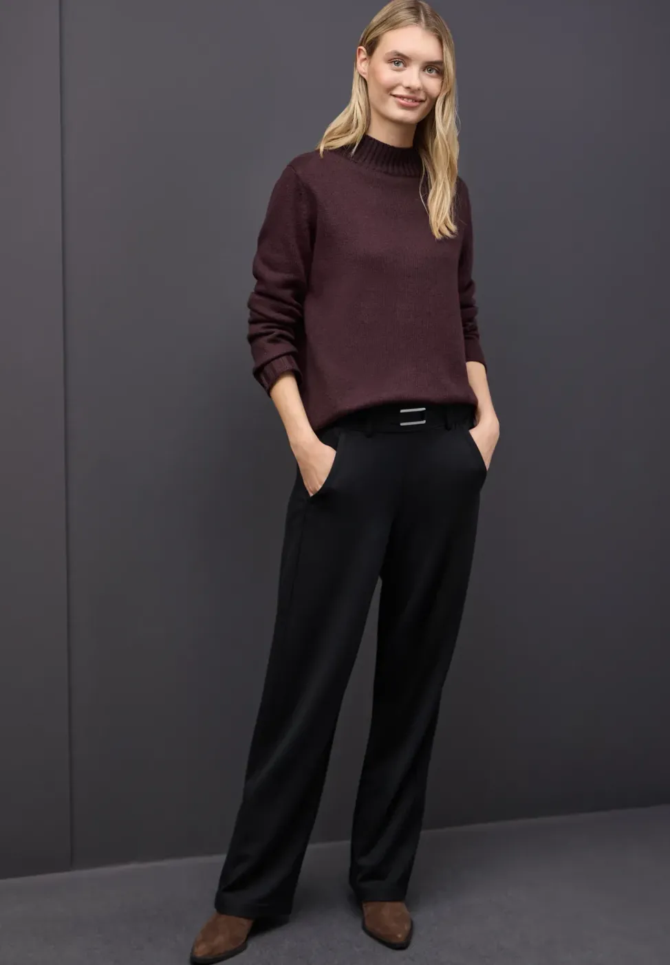 Basic Turtleneck Pullover