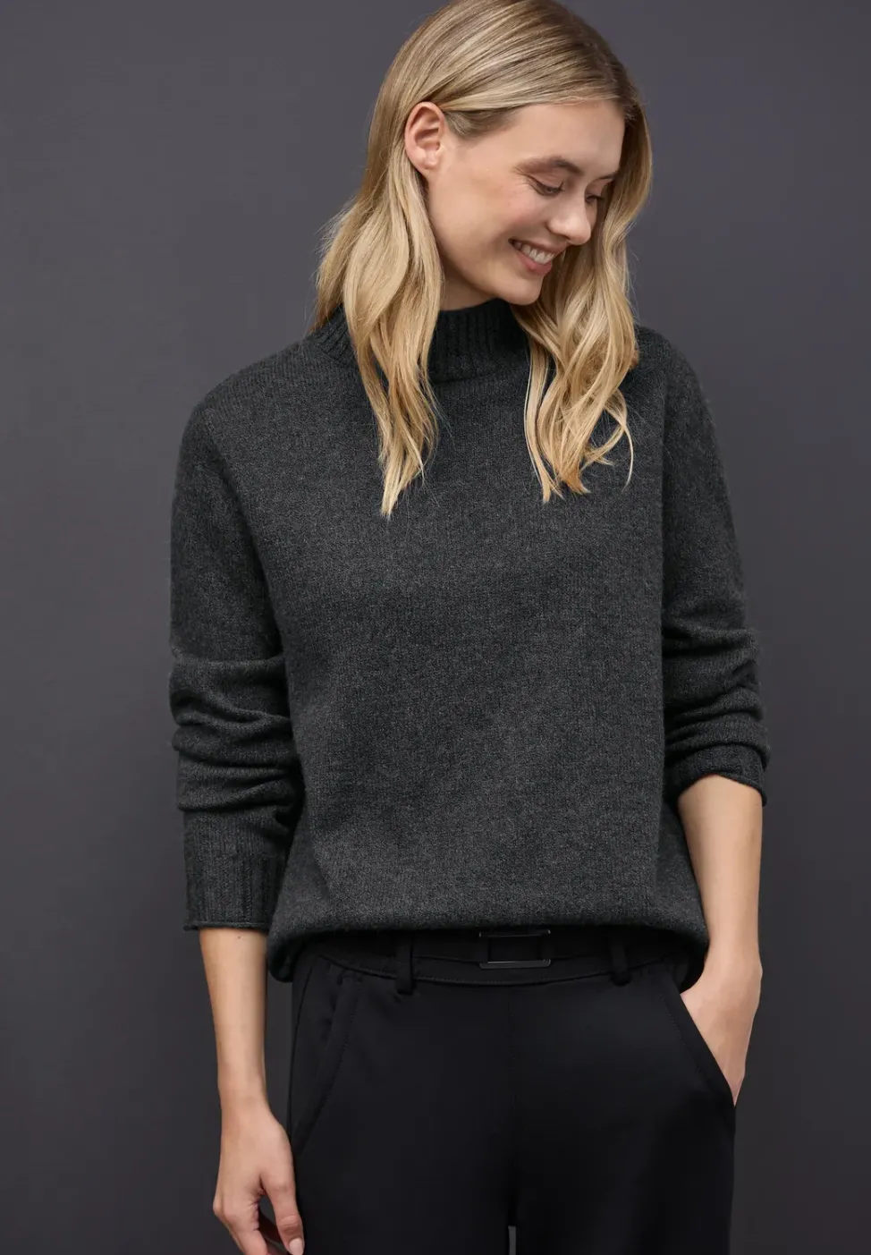 Basic Turtleneck Pullover