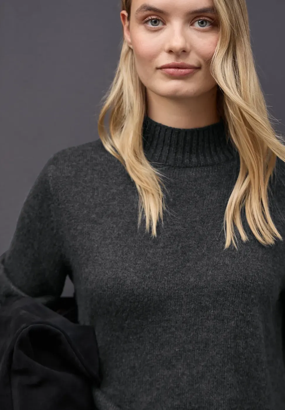 Basic Turtleneck Pullover