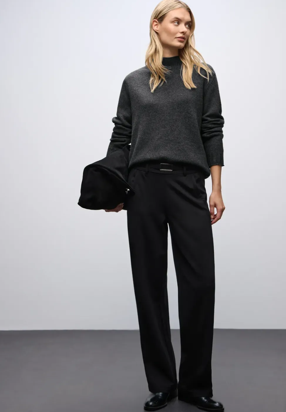Basic Turtleneck Pullover