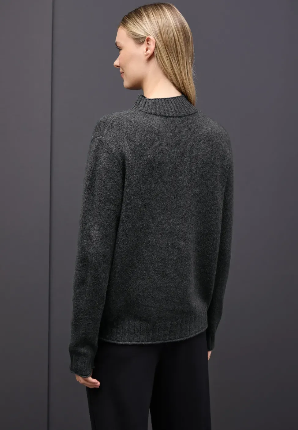 Basic Turtleneck Pullover