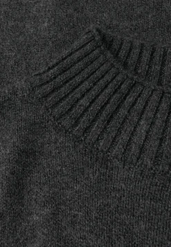 Basic Turtleneck Pullover