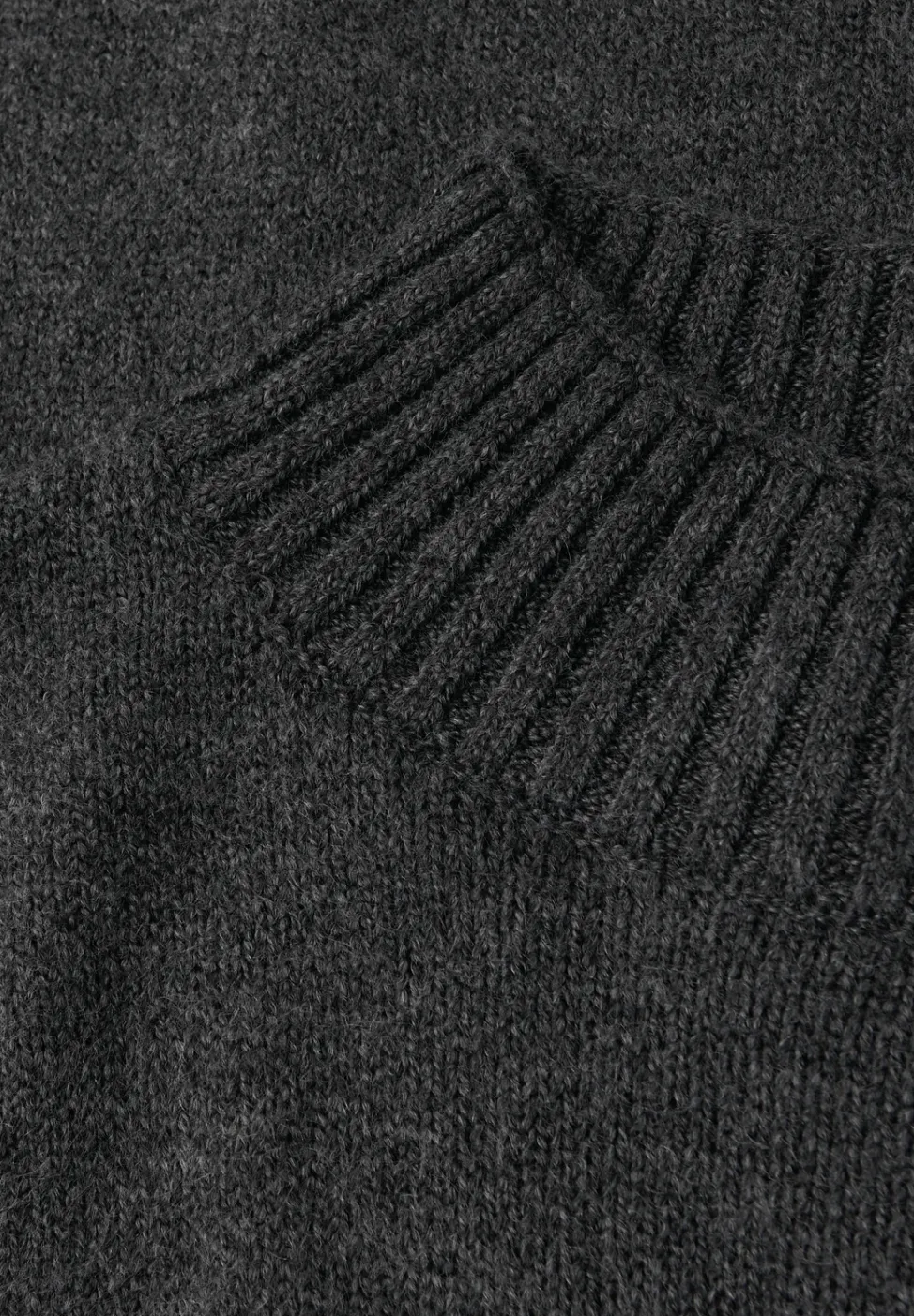 Basic Turtleneck Pullover