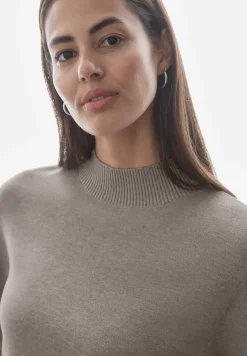 Basic Turtleneck Pullover
