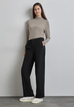 Basic Turtleneck Pullover