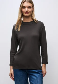 Basic Turtleneck Shirt