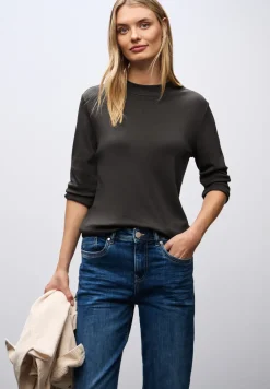 Basic Turtleneck Shirt