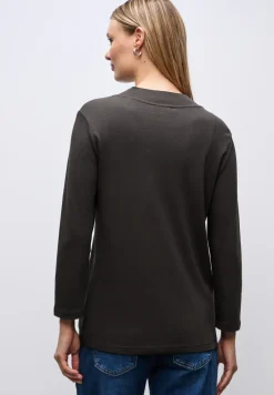 Basic Turtleneck Shirt