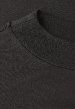 Basic Turtleneck Shirt