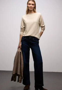 Basic U-Boot Pullover