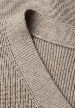 Basic V-Neck Pullover