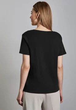 Basic V-Neck Shirt