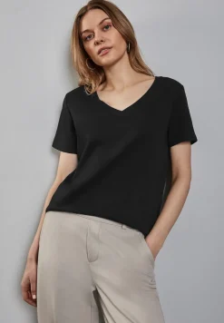 Basic V-Neck Shirt