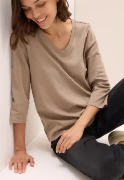 Basic V-Neck Shirt