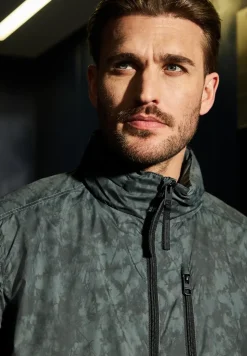Bedruckter Windbreaker