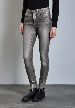 Beschichtete Jeans