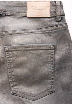 Beschichtete Jeans