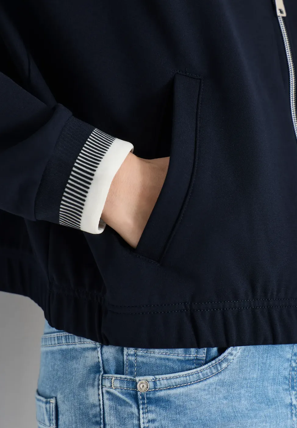 Blouson aus Jersey mit Knontrastdetails