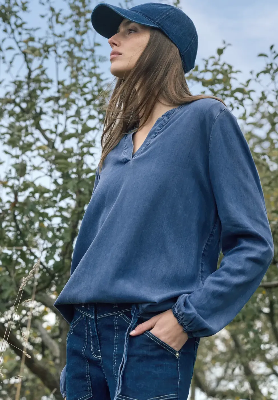 Bluse mit Elastiksaum