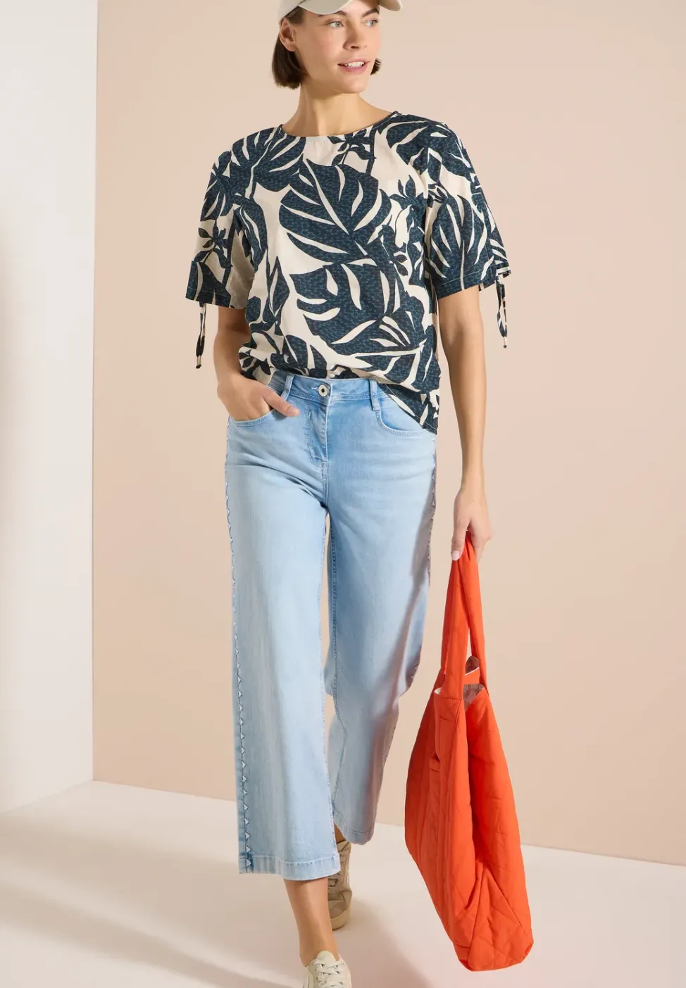 Bluse mit Rundhals und Raffung