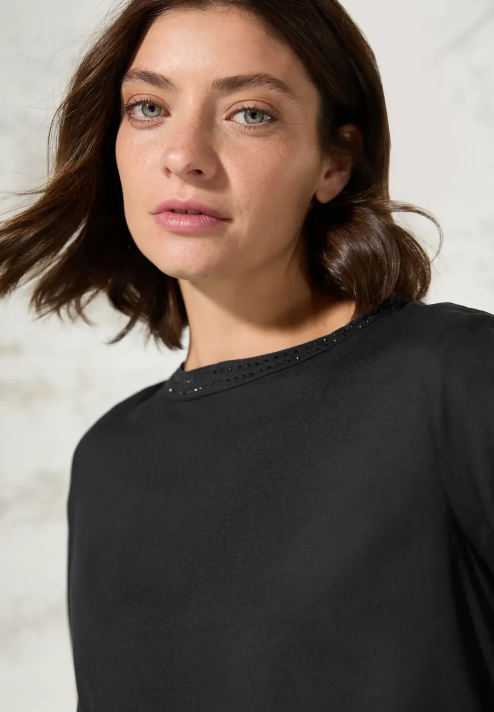 Bluse mit Schmucksteinen